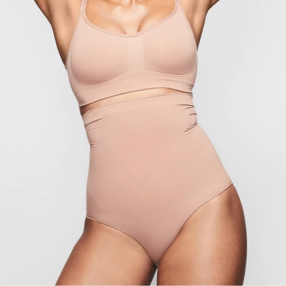 Skims SCULPTING HIGH WAIST BRIEF | SIENNA - Picture 9 of 10